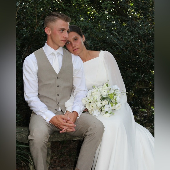 𝐖𝐞𝐥𝐜𝐨𝐦𝐞 - Picture 2 of 4